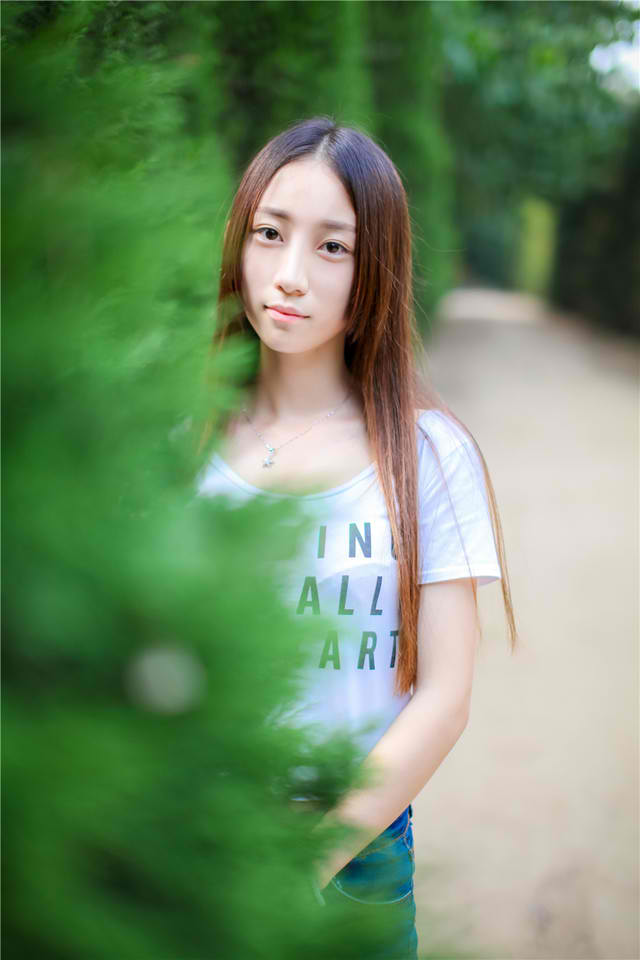 漂亮孕妇肚子痛摸肚子